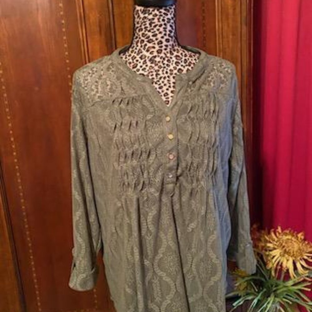 Women's 3/4 Roll Tab Sleeve Henley Blouse. XL